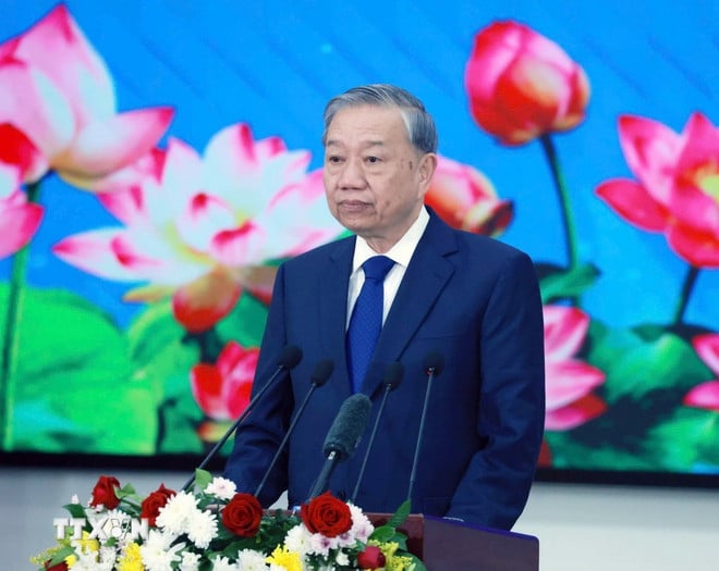 Генеральный президент VNA выступает с политической речью в Лаосской национальной академии политики и государственного управления-3.jpg