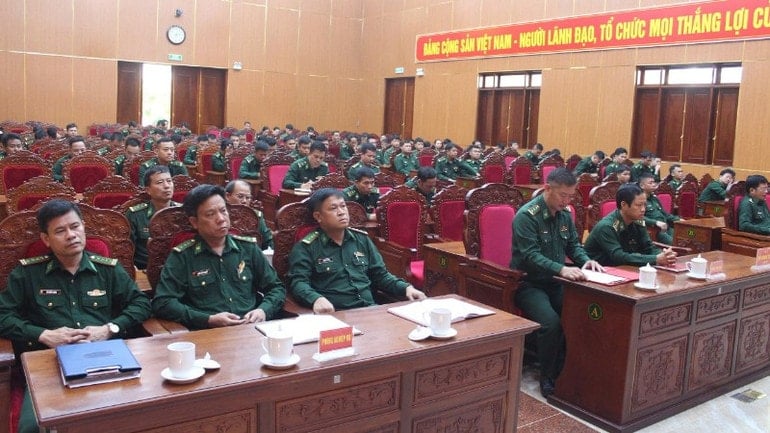 Délégués assistant à la cérémonie de lancement. img-0433-4506.jpg