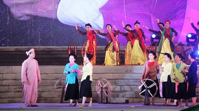 Vystoupení lidových písní v podání klubů lidových písní z provincie. Foto: Poskytlo Kulturní centrum okresu Nam Dan