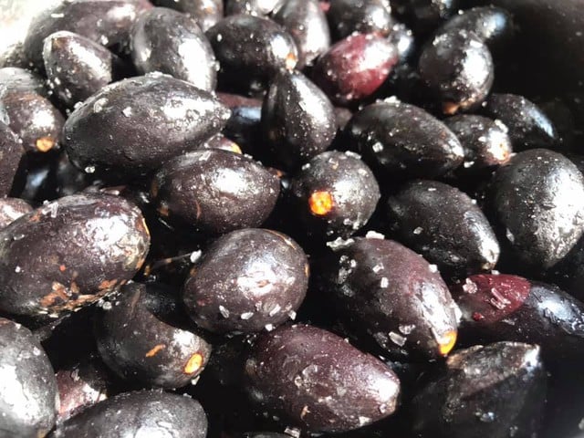 Món ngon ngày lạnh: Thêm vài quả “đen sì” này vào món ăn càng thơm ngon, giúp dưỡng gan, tăng chiều cao - Ảnh 2.
