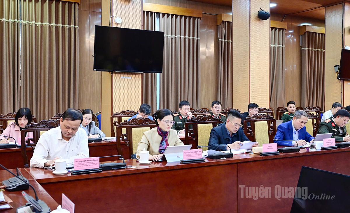 מנהיגי ועדת העם המחוזית, מחלקות וסניפים נכחו בפגישה.