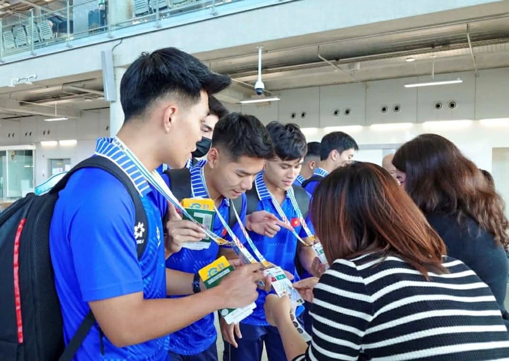 Echipa U22 a Vietnamului ajunge la Bangkok, pregătită pentru Jocurile SEA 33 - foto 2