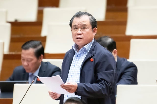 Quem é o responsável quando os processos das pessoas são atrasados ou rejeitados ao utilizarem serviços públicos online? - Foto 1. Ai chịu trách nhiệm khi hồ sơ của dân bị chậm, từ chối khi dùng dịch vụ công trực tuyến?- Ảnh 1.