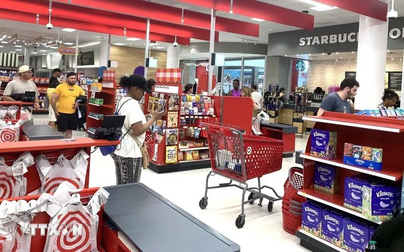 Kunder handlar på ett köpcentrum i Maryland. (Foto: Ngoc Quang/VNA) Khách hàng mua sắm tại một trung tâm thương mại ở bang Maryland. (Ảnh: Ngọc Quang/TTXVN)