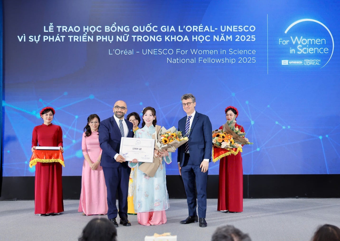 Ba nhà khoa học nữ Việt Nam nhận học bổng L’Oréal - UNESCO- Ảnh 7.