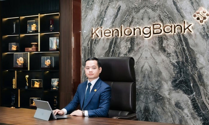 KienlongBank îl numește pe noul director general Tran Hong Minh pentru a promova creșterea economică - Foto 2. KienlongBank bổ nhiệm tổng giám đốc mới Trần Hồng Minh thúc đẩy tăng trưởng kinh tế - Ảnh 2.