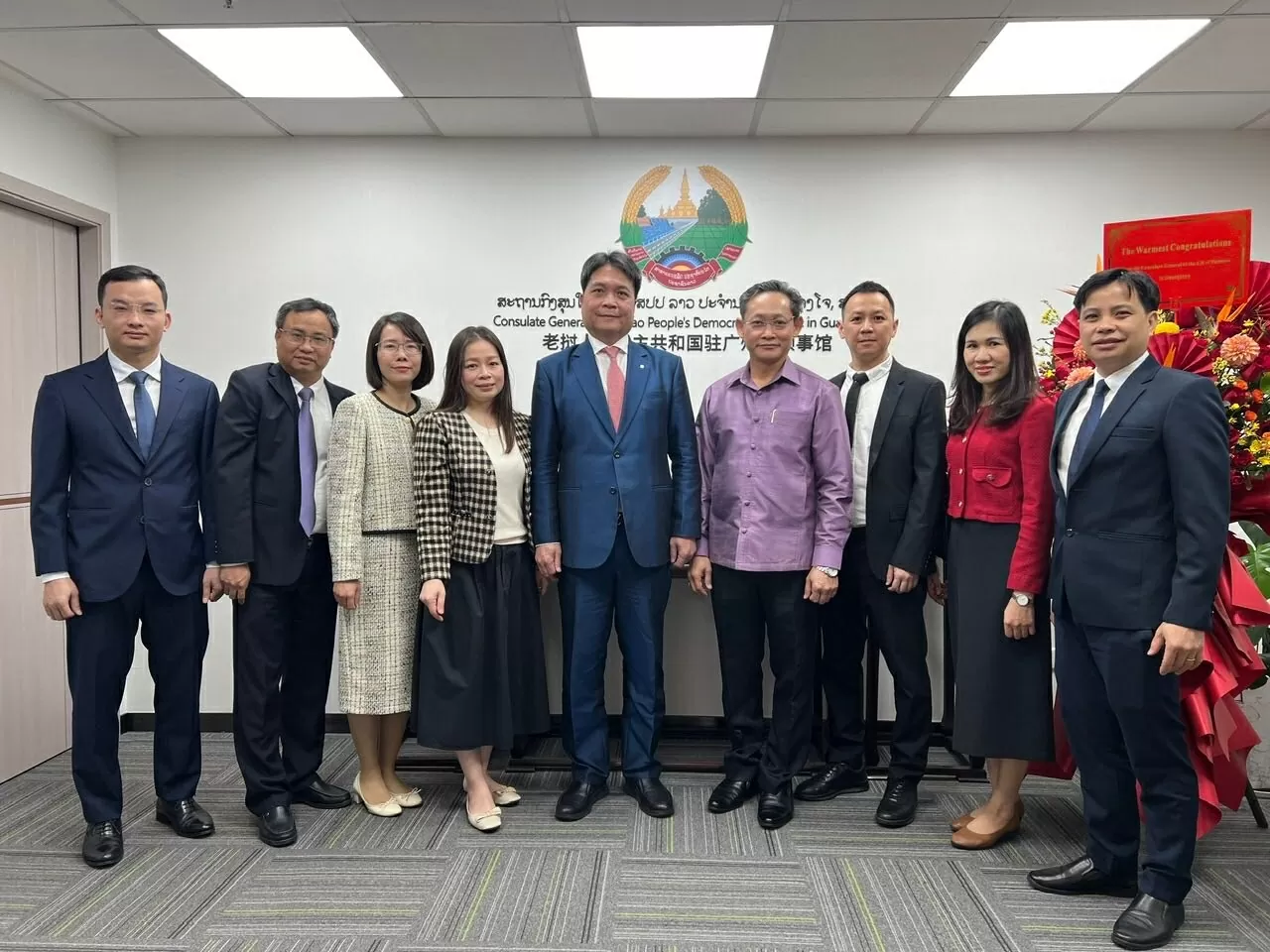 สถานกงสุลใหญ่เวียดนามประจำกว่างโจว ประเทศจีน แสดงความยินดีเนื่องในโอกาสครบรอบ 50 ปี วันชาติลาว Tổng lãnh sự quán Việt Nam tại Quảng Châu, Trung Quốc chúc mừng kỷ niệm 50 năm Quốc khánh Lào