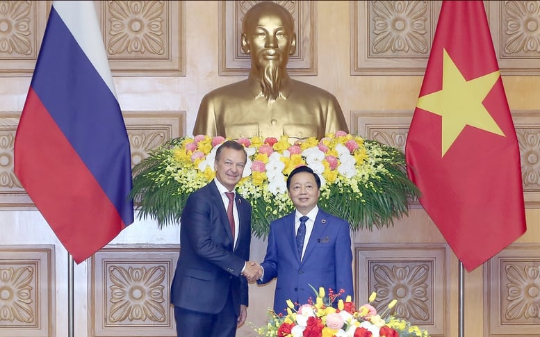 Visestatsminister Tran Hong Ha mottok første nestleder i Føderasjonsrådet i Den russiske føderasjons føderale forsamling A.V. Yatskin - Foto 1. Phó Thủ tướng Trần Hồng Hà tiếp Phó Chủ tịch thứ nhất Hội đồng liên bang Quốc hội Liên bang Nga A.V. Yatskin- Ảnh 1.
