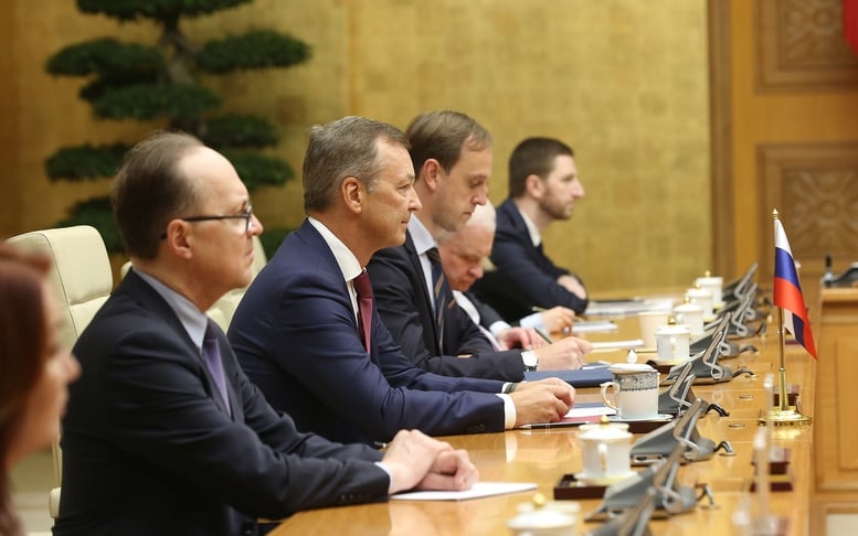 Visestatsminister Tran Hong Ha mottok første nestleder i Føderasjonsrådet i Den russiske føderasjons føderale forsamling A.V. Yatskin - Foto 3. Phó Thủ tướng Trần Hồng Hà tiếp Phó Chủ tịch thứ nhất Hội đồng liên bang Quốc hội Liên bang Nga A.V. Yatskin- Ảnh 3.