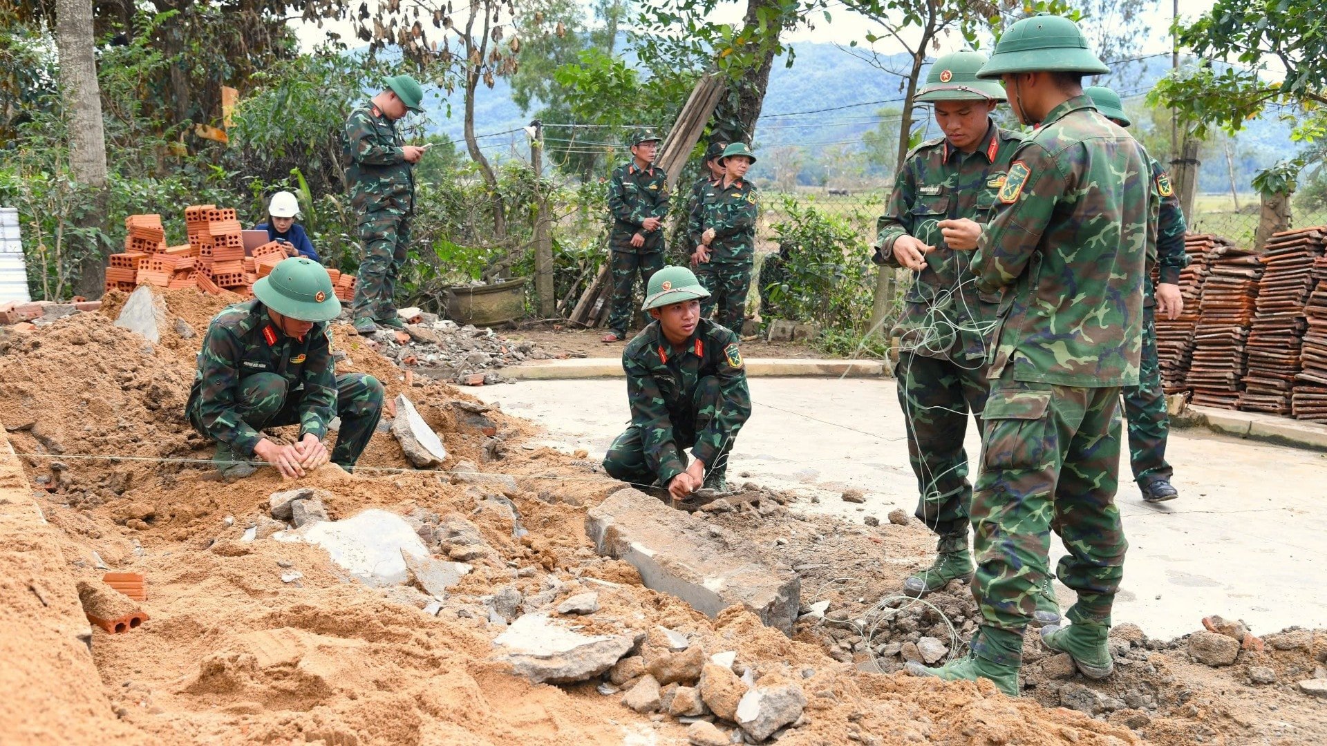 Строительство блоков началось сразу после церемонии спуска на воду. img-2685-9053.jpg
