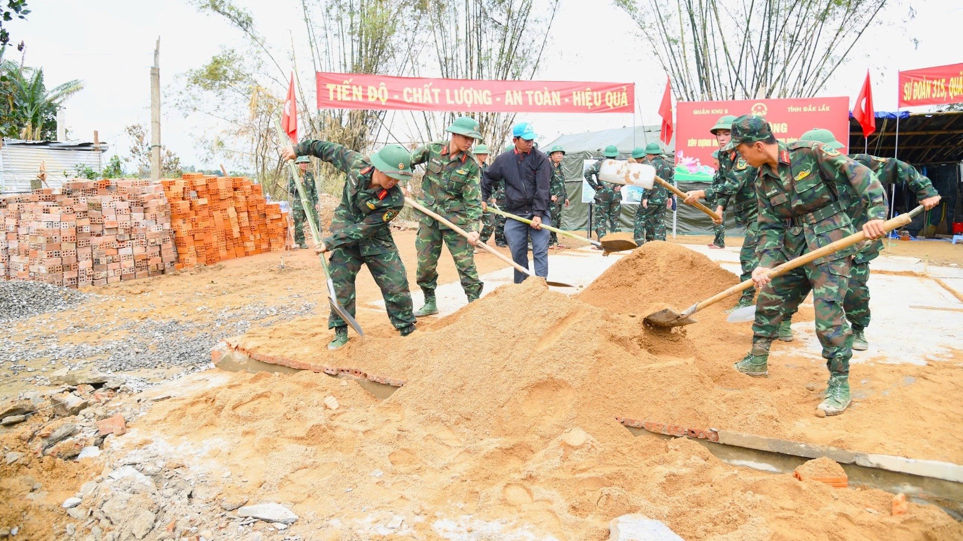 Офицеры и солдаты подразделений приступили к выполнению задач в первый же день развертывания. img-2688-8311.jpg