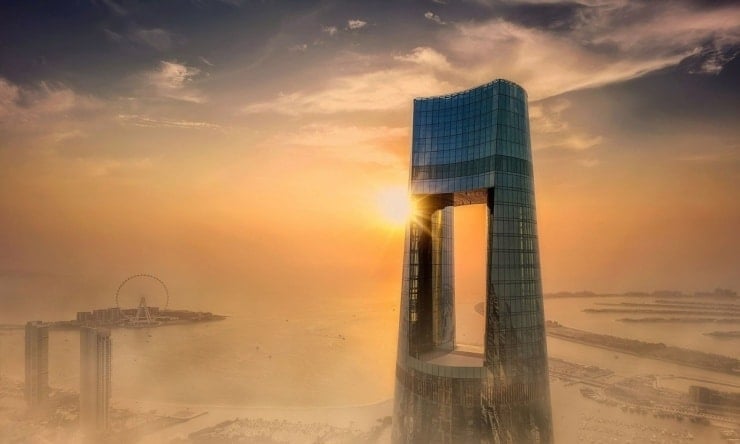 Jasne wnętrze hotelu Ciel Dubai Marina.