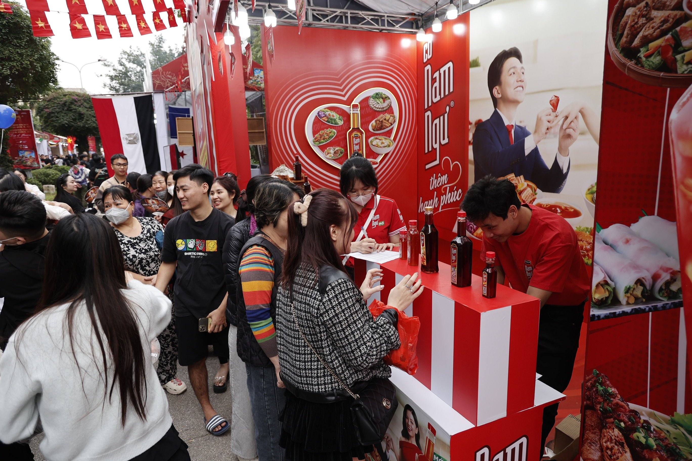 Masan Consumer пишається тим, що є послом в'єтнамської кухні. Masan Consumer tự hào là đại sứ ẩm thực Việt,