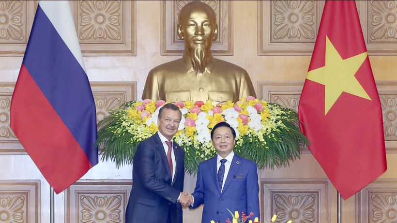 Viceprim-ministrul Tran Hong Ha l-a primit pe prim-vicepreședintele Consiliului Federației al Adunării Federale a Federației Ruse, A.V. Iațkin. (Foto: VGP)