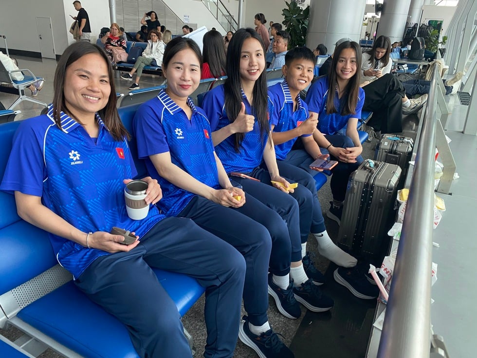 Đội tuyển nữ Việt Nam tươi rói, nối tiếp U.23 sang Thái Lan chinh phục HCV SEA Games 33- Ảnh 4.