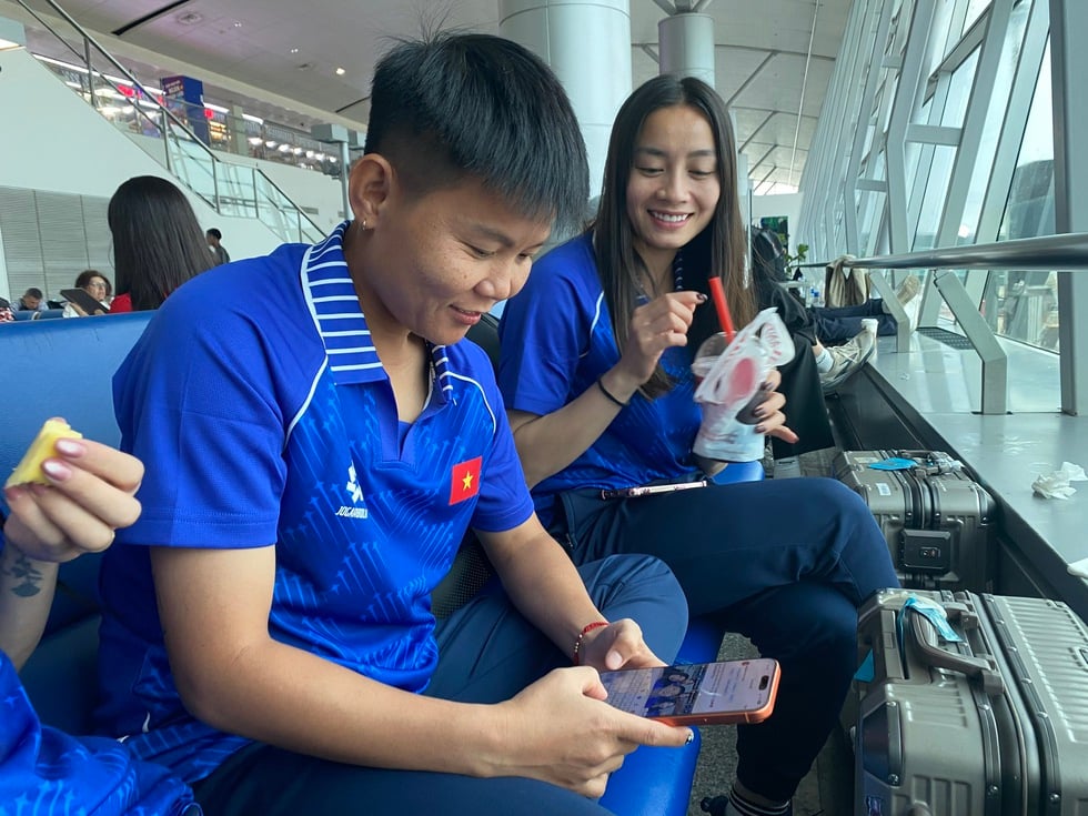 Đội tuyển nữ Việt Nam tươi rói, nối tiếp U.23 sang Thái Lan chinh phục HCV SEA Games 33- Ảnh 6.