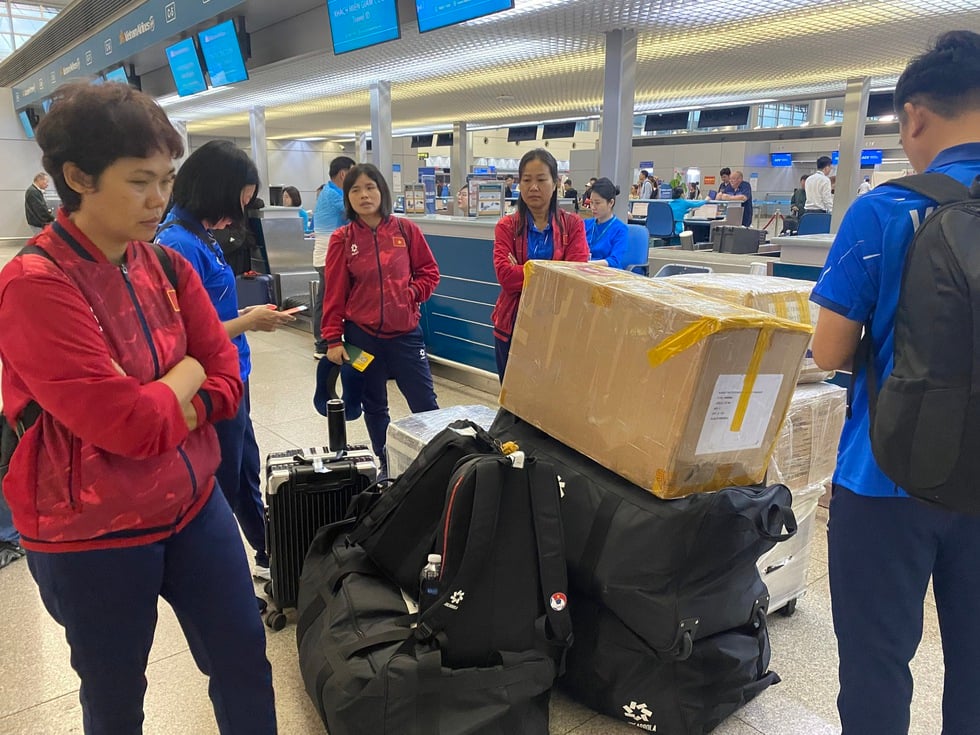 Đội tuyển nữ Việt Nam tươi rói, nối tiếp U.23 sang Thái Lan chinh phục HCV SEA Games 33- Ảnh 9.