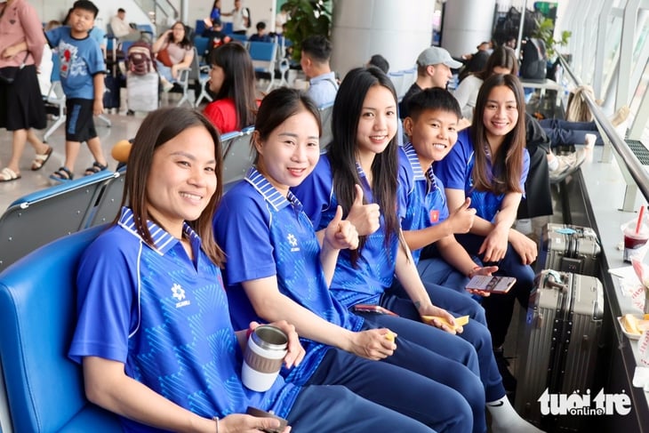 Dậy từ 4h20, tuyển nữ Việt Nam sang Thái Lan dự SEA Games 33 - Ảnh 2.