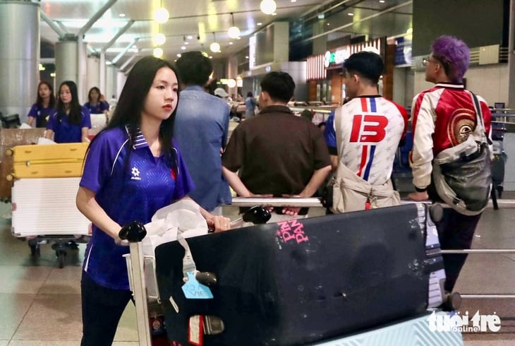 Dậy từ 4h20, tuyển nữ Việt Nam sang Thái Lan dự SEA Games 33 - Ảnh 5.