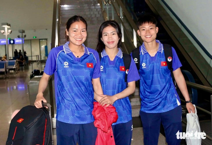 Dậy từ 4h20, tuyển nữ Việt Nam sang Thái Lan dự SEA Games 33 - Ảnh 8.