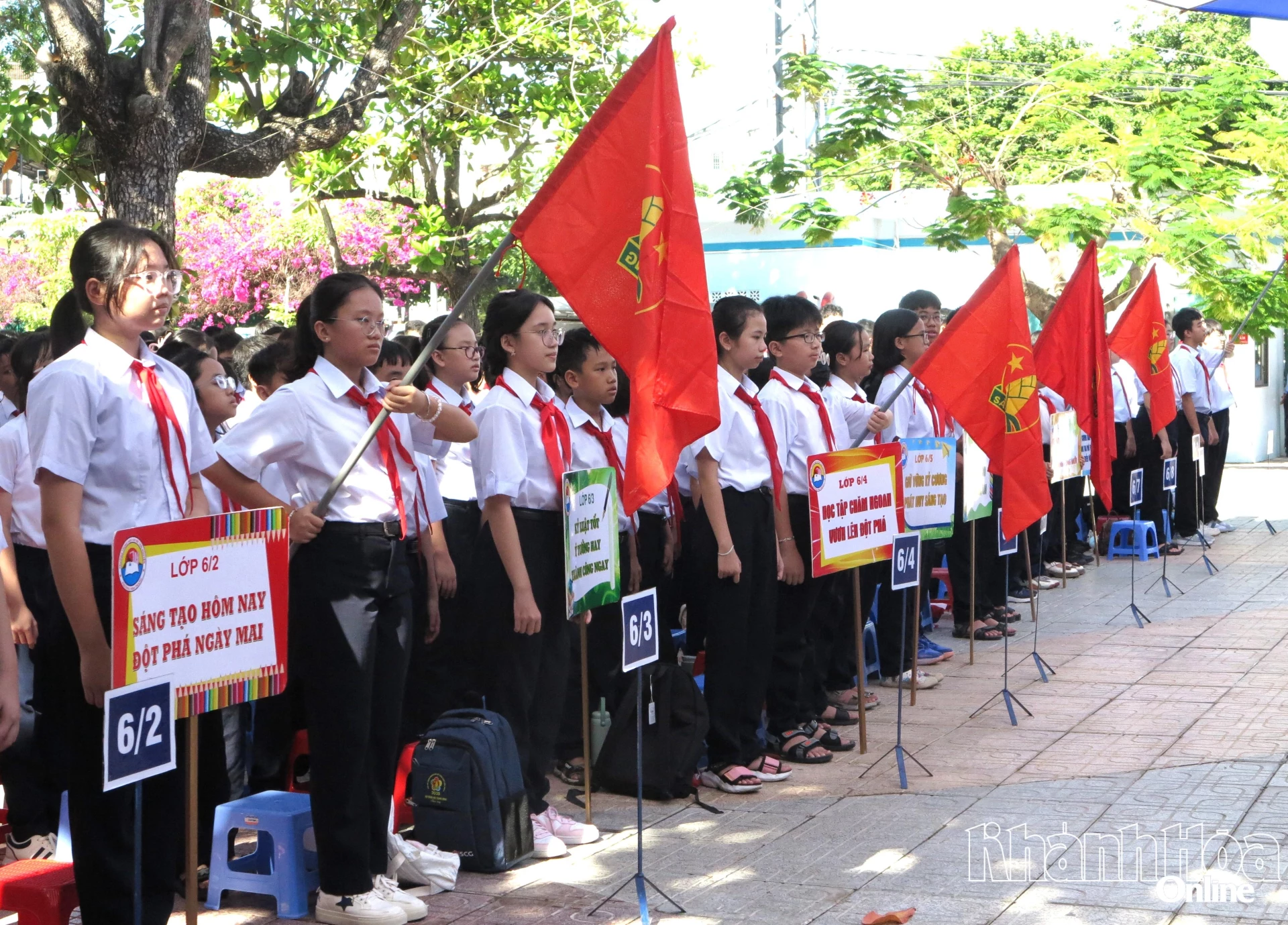 Estudiantes de la escuela secundaria Thai Nguyen (barrio de Nha Trang).