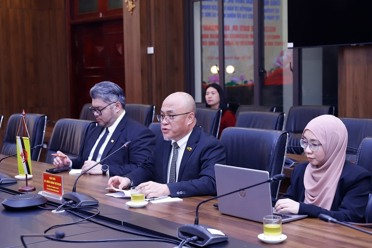 Bộ trưởng Tài nguyên cơ bản và Du lịch Brunei Darussalam Dato DR. Abdul Manaf Metussin trong buổi làm việc với Bộ Nông nghiệp và Môi trường. Ảnh: Khương Trung.