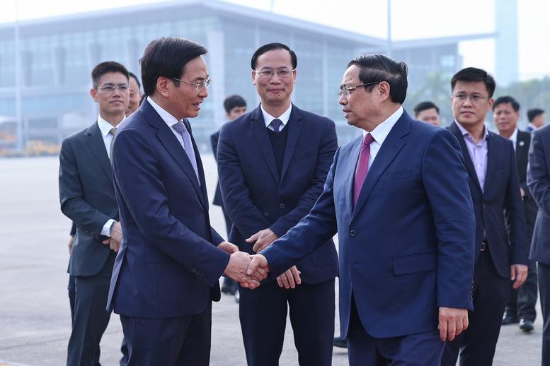 Thủ tướng Phạm Minh Chính lên đường tới Lào đồng chủ trì Kỳ họp 48 Ủy ban liên Chính phủ Việt Nam-Lào- Ảnh 2.