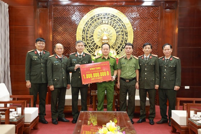 Công an TP HCM hỗ trợ 1 tỉ đồng cho Công an Quảng Trị khắc phục mưa lũ - Ảnh 1.