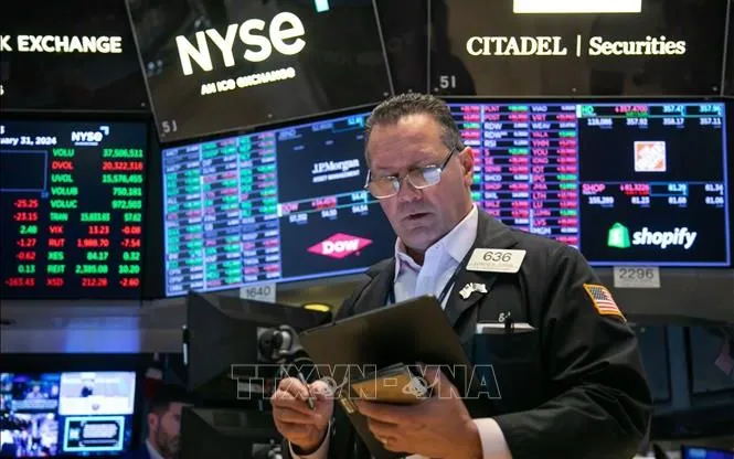 Giao dịch viên tại Sàn giao dịch chứng khoán New York, Mỹ. Ảnh tư liệu: THX/TTXVN