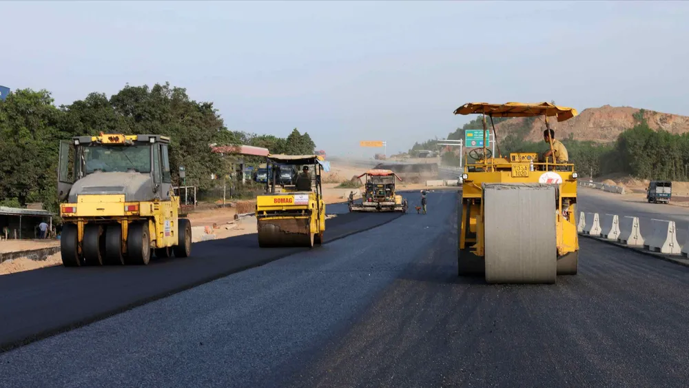 Construcția proiectului autostrăzii expres Hoa Lien - Tuy Loan. Fotografie: XUAN QUYNH