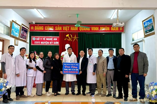 Chuyển giao kỹ thuật mổ mộng mắt giúp người dân vùng biên được điều trị ngay tại cơ sở- Ảnh 3.