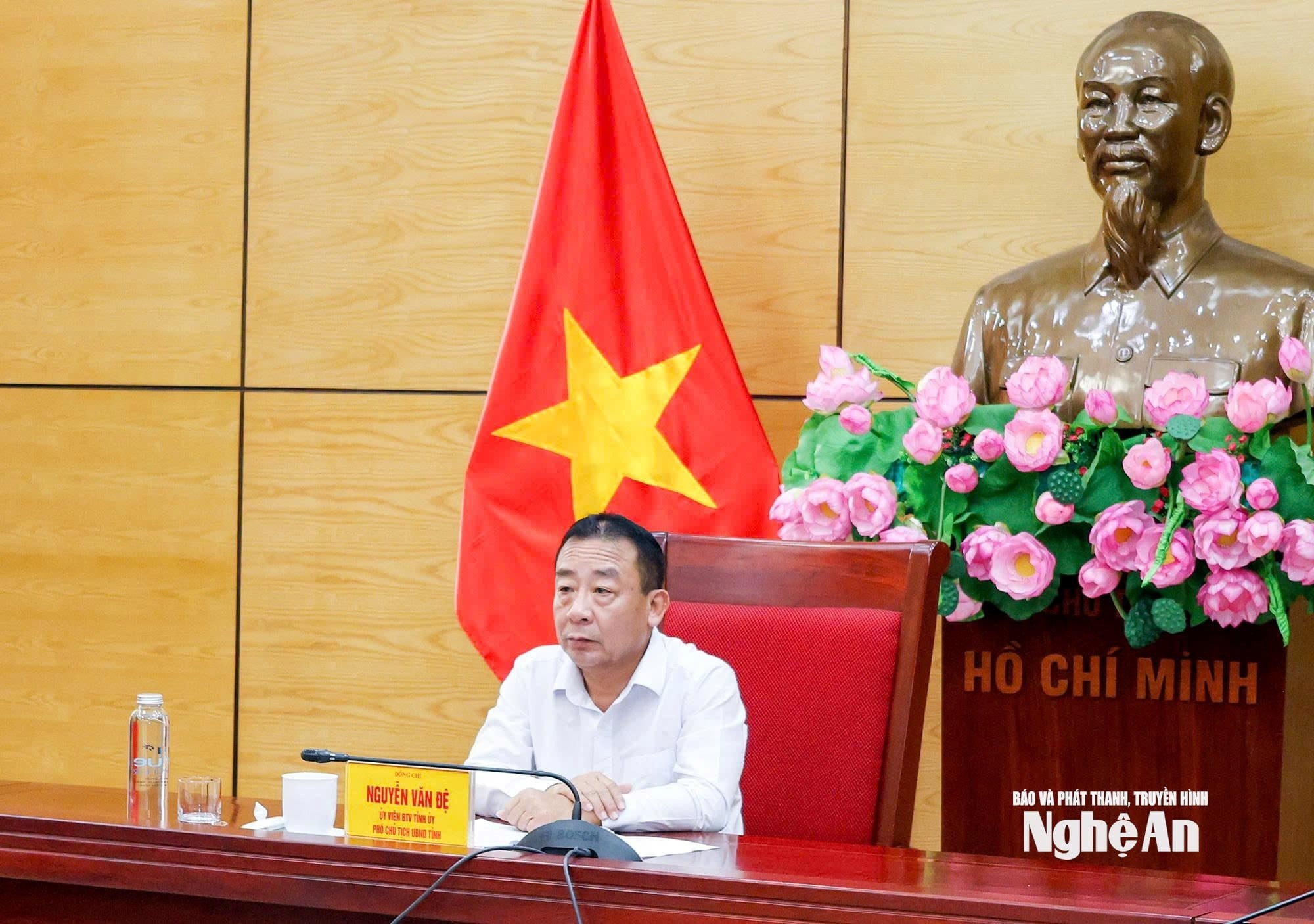 デ氏が議長を務める