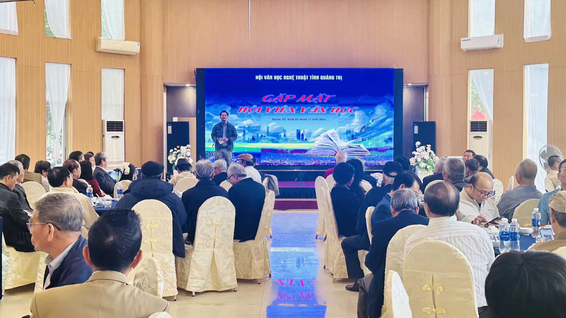 Cena de encontro. Foto: B.N.