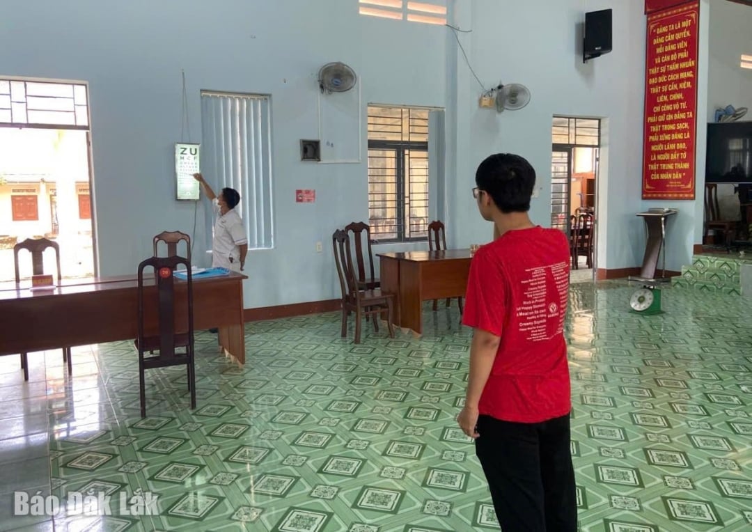 ពិនិត្យ