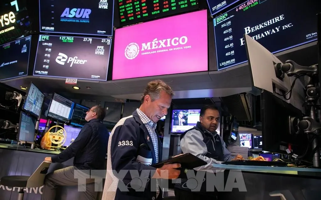 Phố Wall mất đà khi nhà đầu tư thận trọng đợi thêm dữ liệu về kinh tế Mỹ