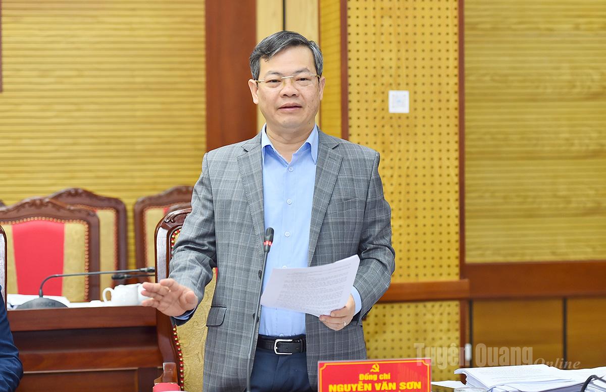 Biträdande sekreterare för den provinsiella partikommittén, ordförande för det provinsiella folkrådet, Nguyen Van Son talade vid mötet.