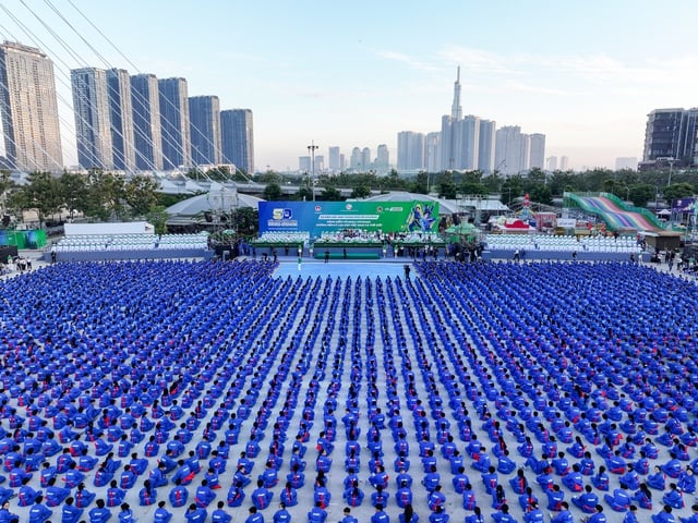 60.000 học sinh đồng diễn võ nhạc Vivonam lập ‘kỷ lục kép’ Việt Nam và thế giới - Ảnh 1.