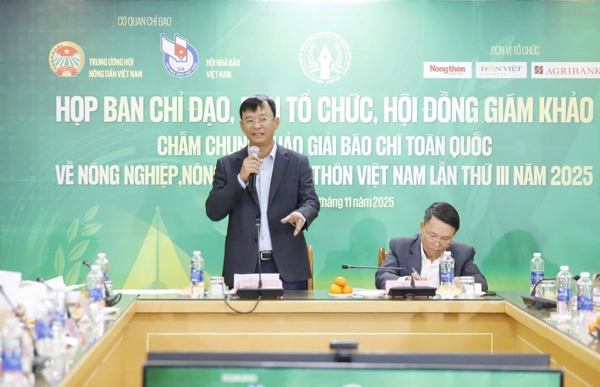 Nhà báo Nguyễn Văn Hoài, Tổng Biên tập Báo Nông thôn Ngày nay/Dân Việt, Trưởng ban Tổ chức Giải báo chí toàn quốc về nông nghiệp, nông dân, nông thôn Việt Nam. Ảnh: BTC.