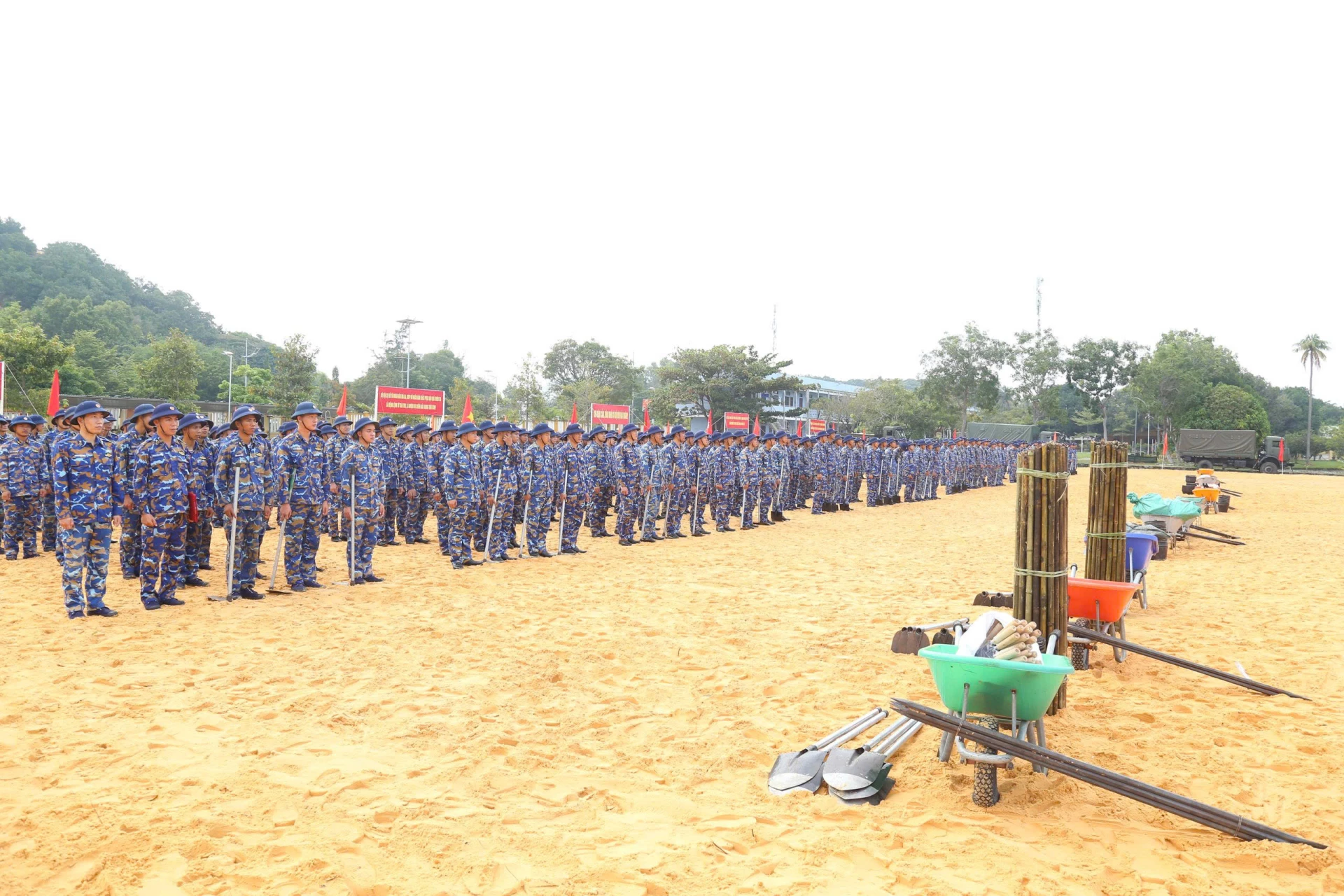 Unidades que participan en el lanzamiento de la Campaña Quang Trung.