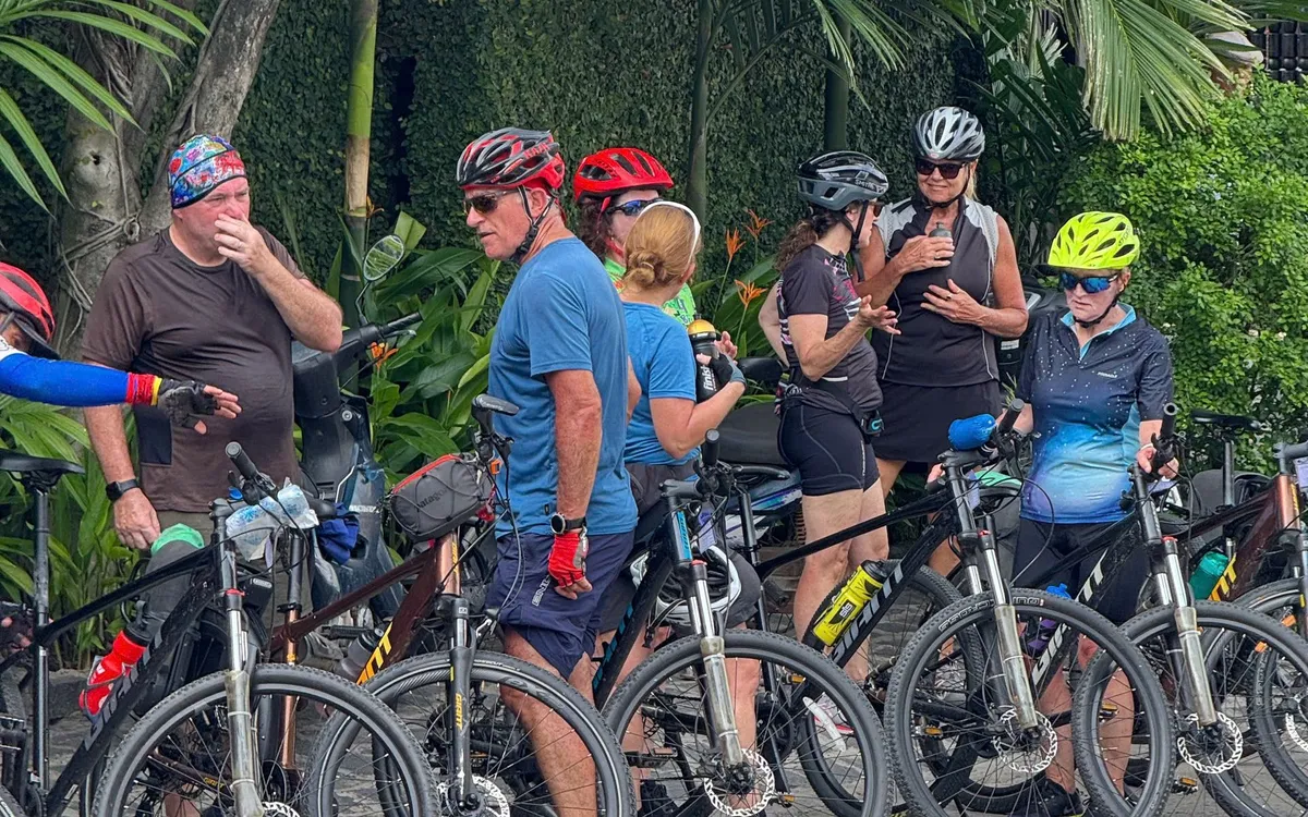 Numărul vizitatorilor australieni în Vietnam a crescut brusc. Lượng khách Úc đến Việt Nam tăng mạnh.