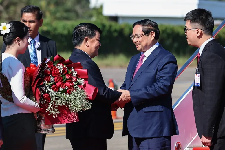 Thủ tướng Phạm Minh Chính tới Thủ đô Vientiane, bắt đầu chuyến công tác tại Lào - Ảnh 1.