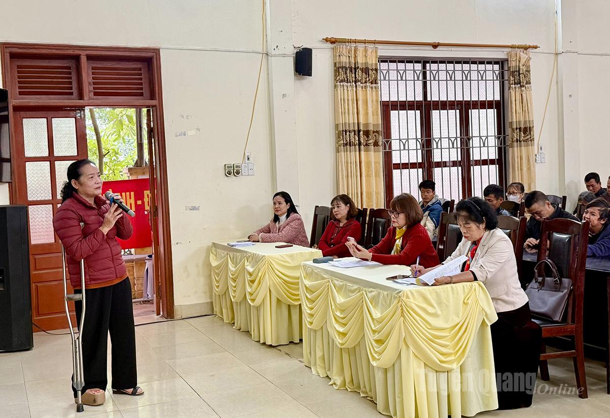 តំណាងក្លឹបជនពិការ និងកុមារកំព្រានៃសង្កាត់ An Tuong ខេត្ត Tuyen Quang បានចូលរួមពិភាក្សា។