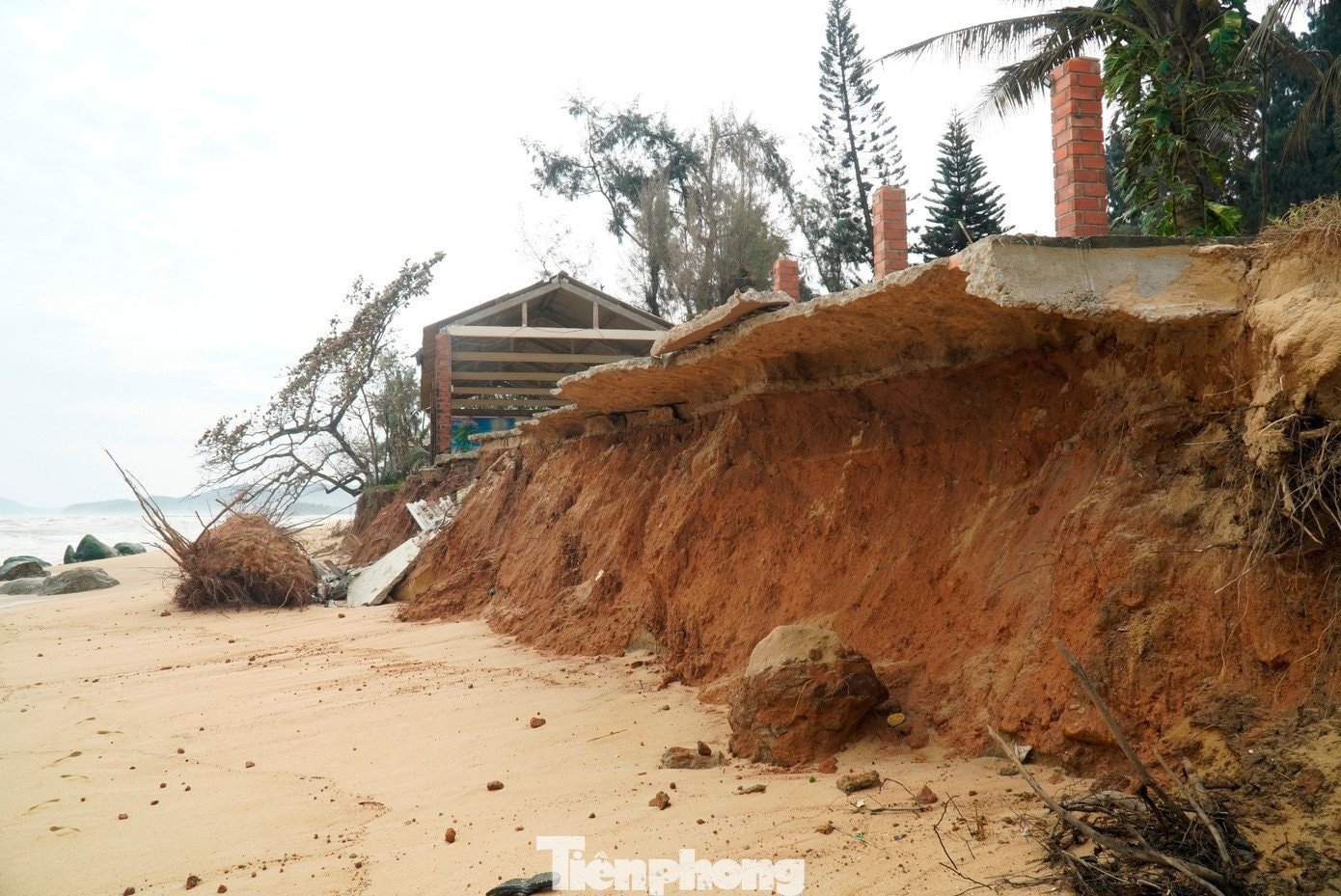 Cena sem precedentes em famosa praia de Hue - 13