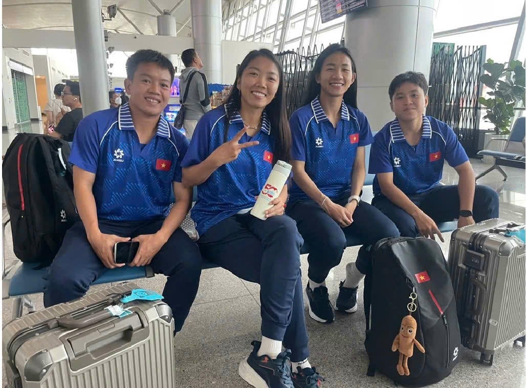 Les footballeuses vietnamiennes brillent à l'aéroport
