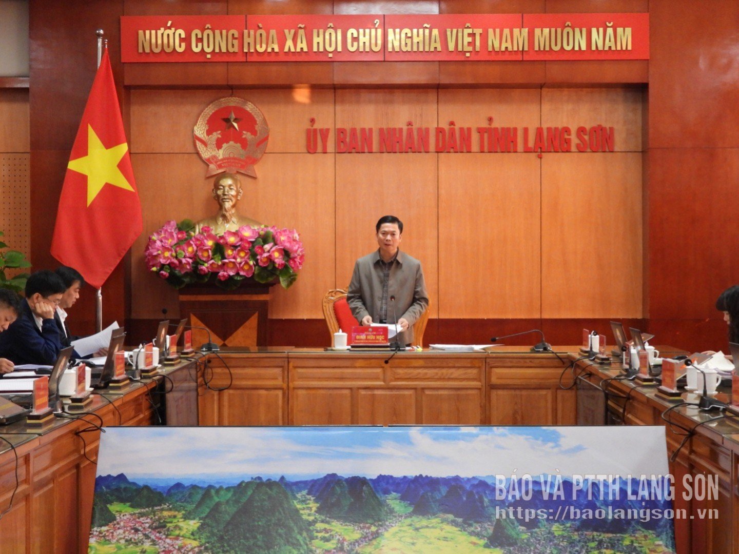 প্রাদেশিক গণ কমিটির স্থায়ী ভাইস চেয়ারম্যান কমরেড দিন হু হোক সভায় সমাপনী ভাষণ দেন।