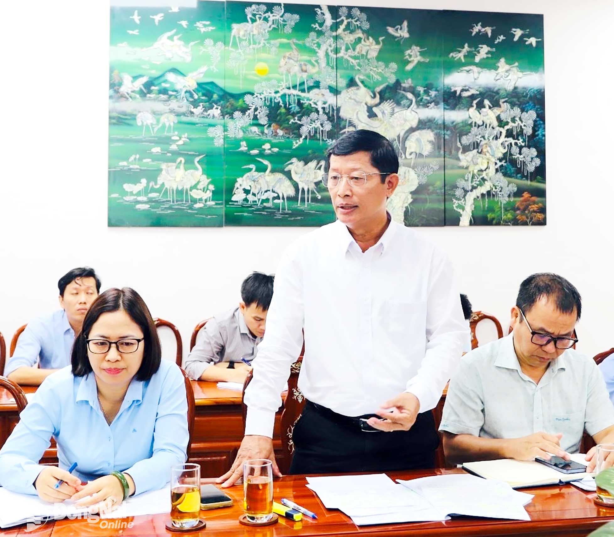 أعرب ممثلو الشركات المستثمرة في مشاريع إمدادات المياه في مقاطعة بينه لونغ عن آرائهم خلال الاجتماع. الصورة: ب. نجوين