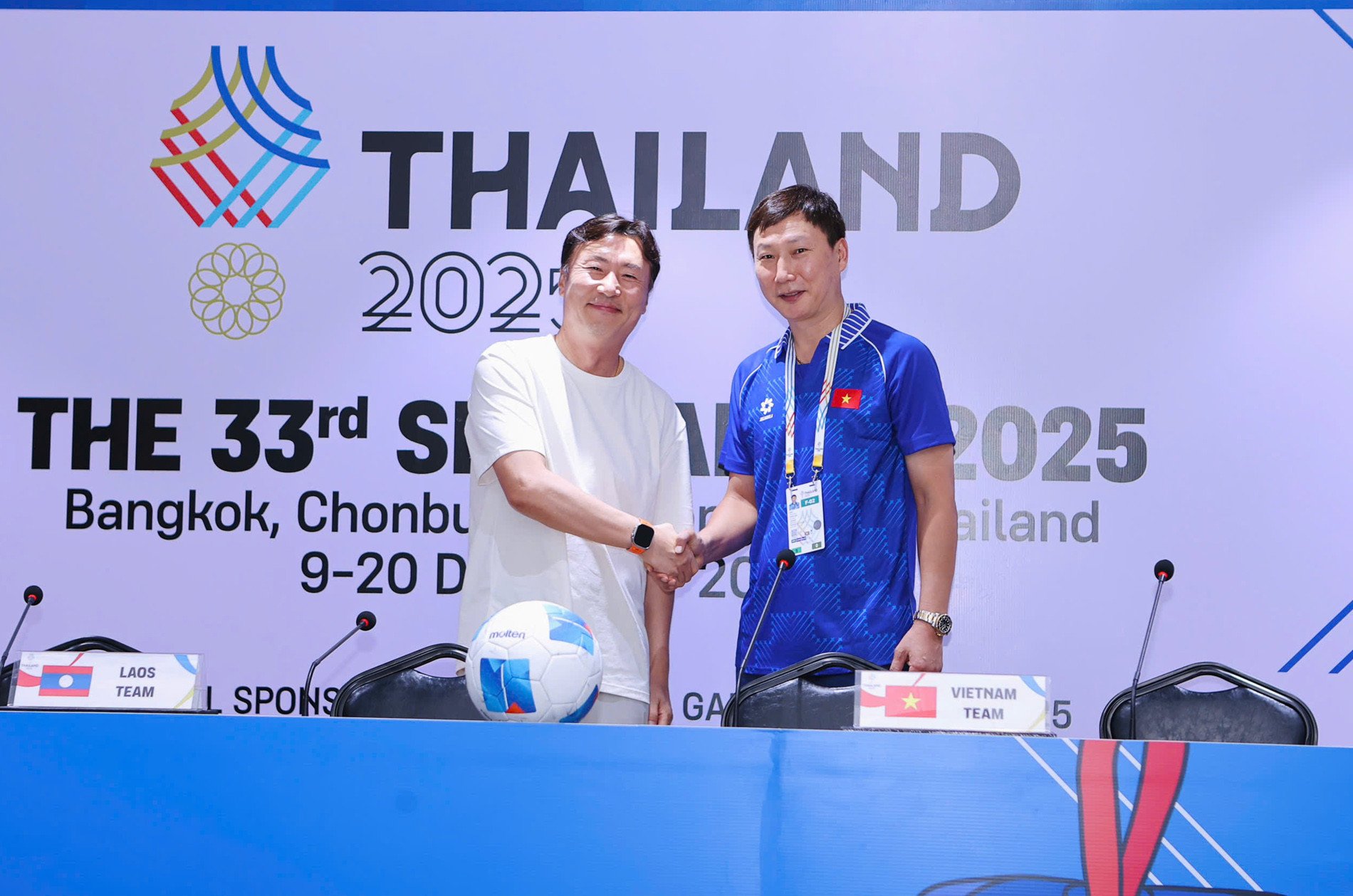 treinador u22 lao.jpg