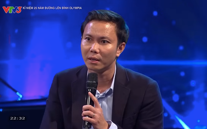 Anh Đặng Việt Dũng trong chương trình Gala kỷ niệm 25 năm Đường lên đỉnh Olympia.