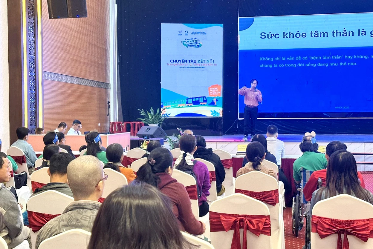 Psykologisk konsulent Ngo Minh Uy snakker om mental helse for funksjonshemmede - Foto: Viet Anh