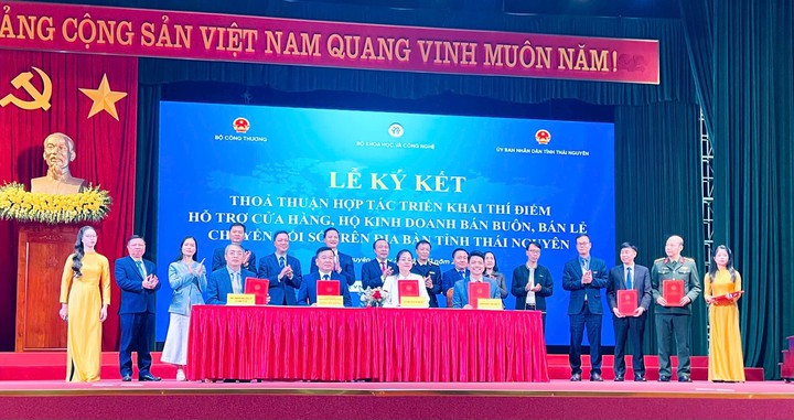 Thái Nguyên khởi động Chương trình thí điểm hỗ trợ cửa hàng, hộ kinh doanh chuyển đổi số - Ảnh 2.